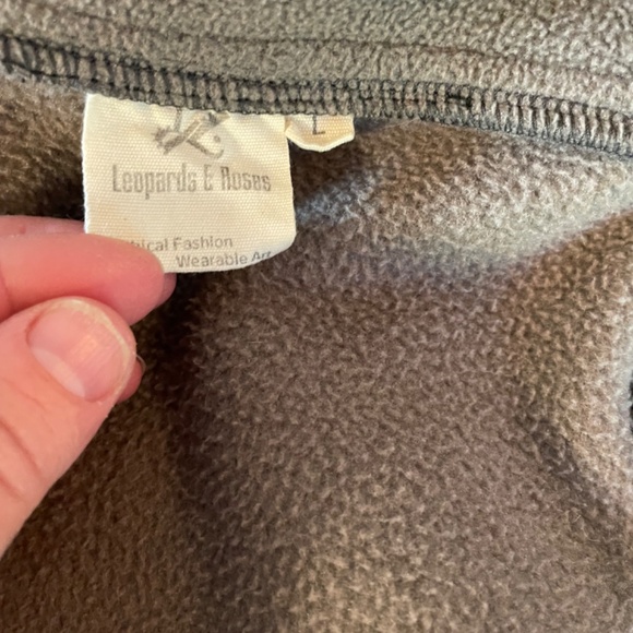 Leopards and Roses Fleece Herringbone Jacquard Jacket size Large - Picture 4 of 4